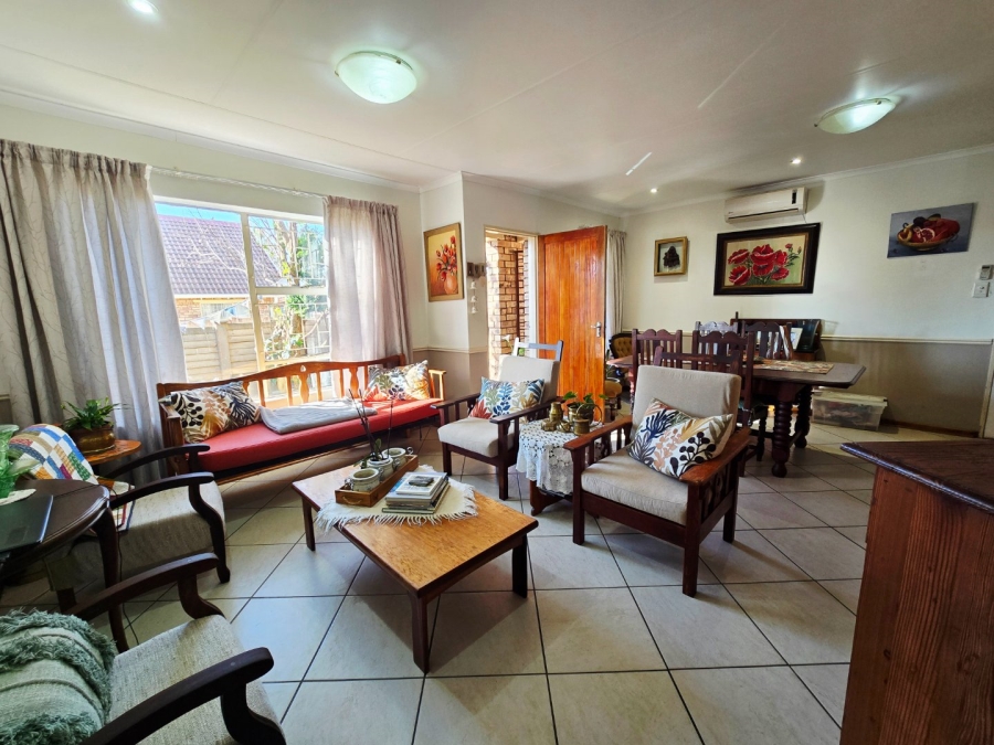 2 Bedroom Property for Sale in Langenhovenpark Free State
